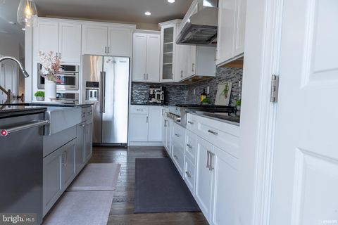 43 LILA LANE DOWNINGTOWN PA 19335