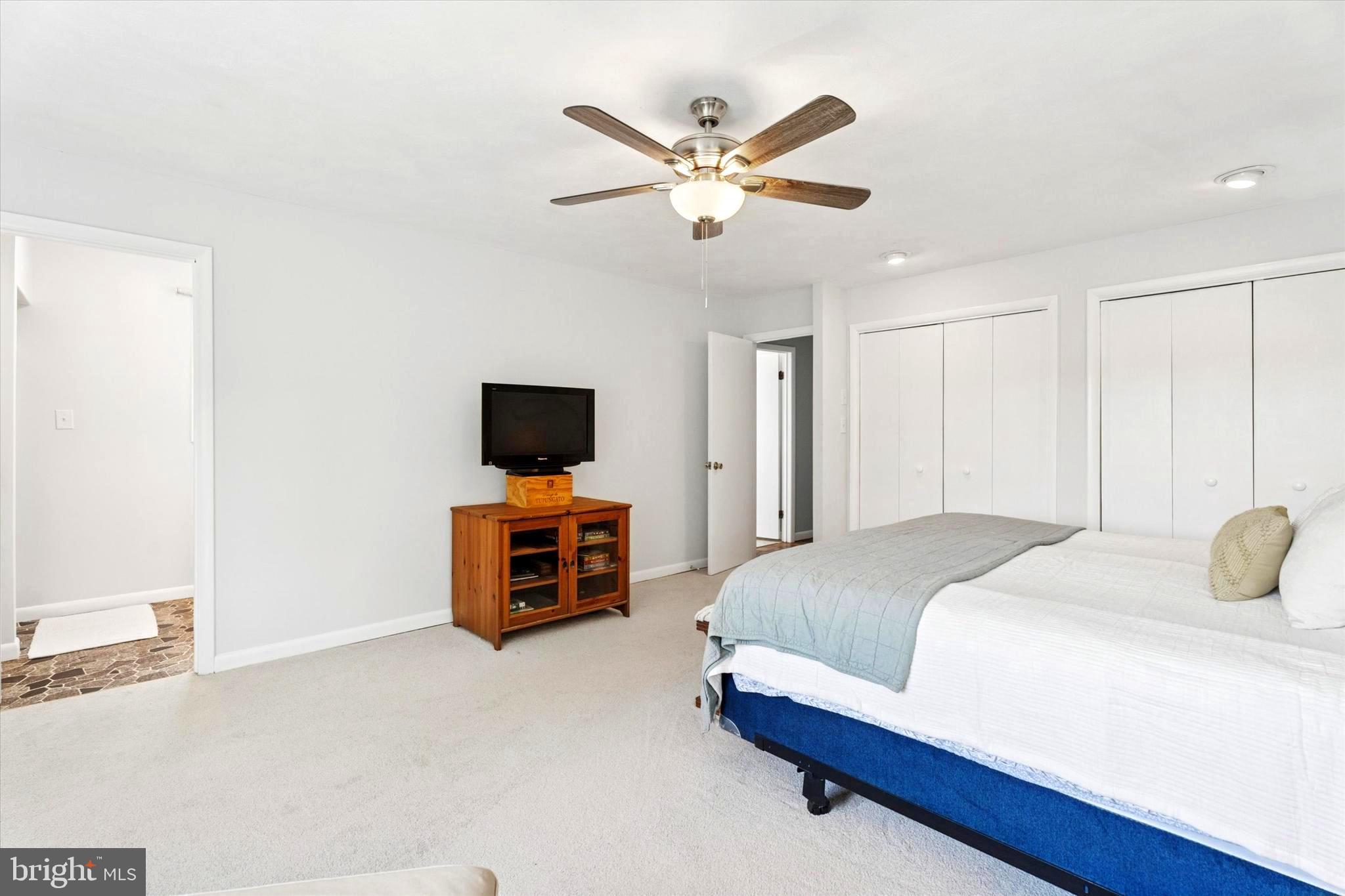 WALLINGFORD HILLS - Residential