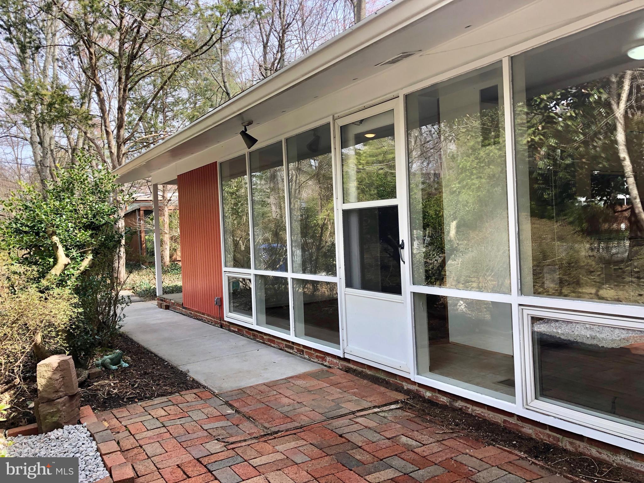 HOLLIN HILLS - Residential Lease