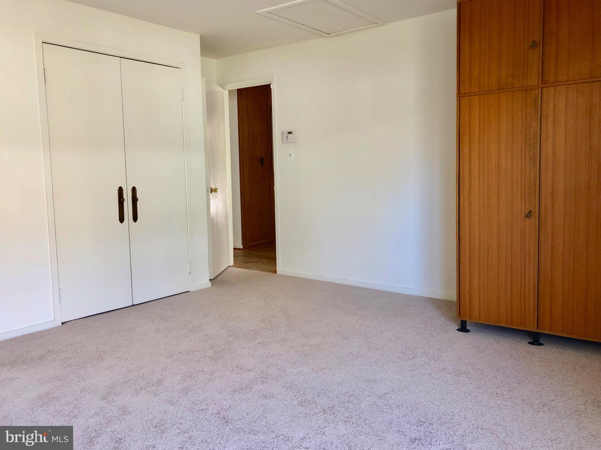 HOLLIN HILLS - Residential Lease