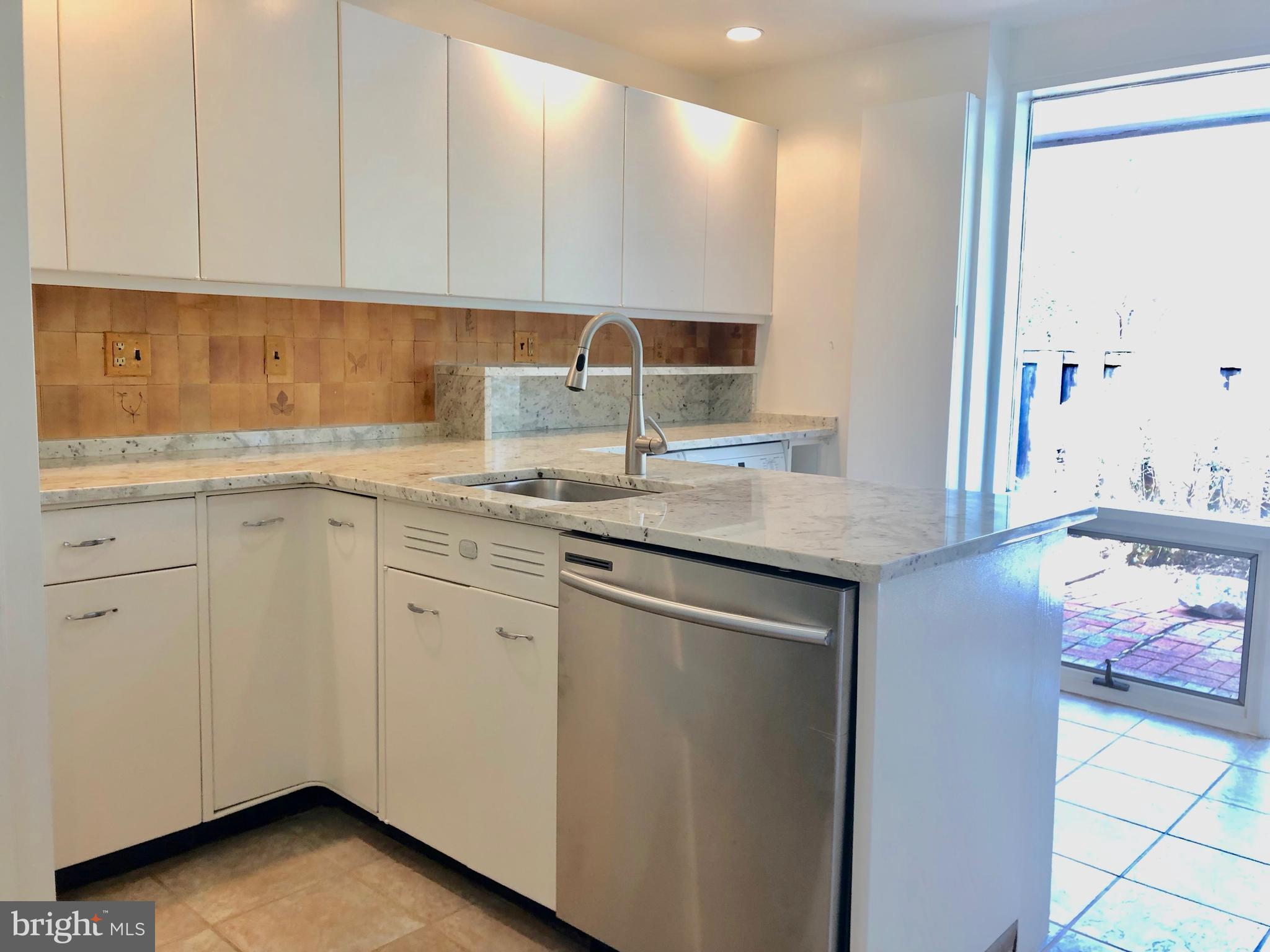 HOLLIN HILLS - Residential Lease