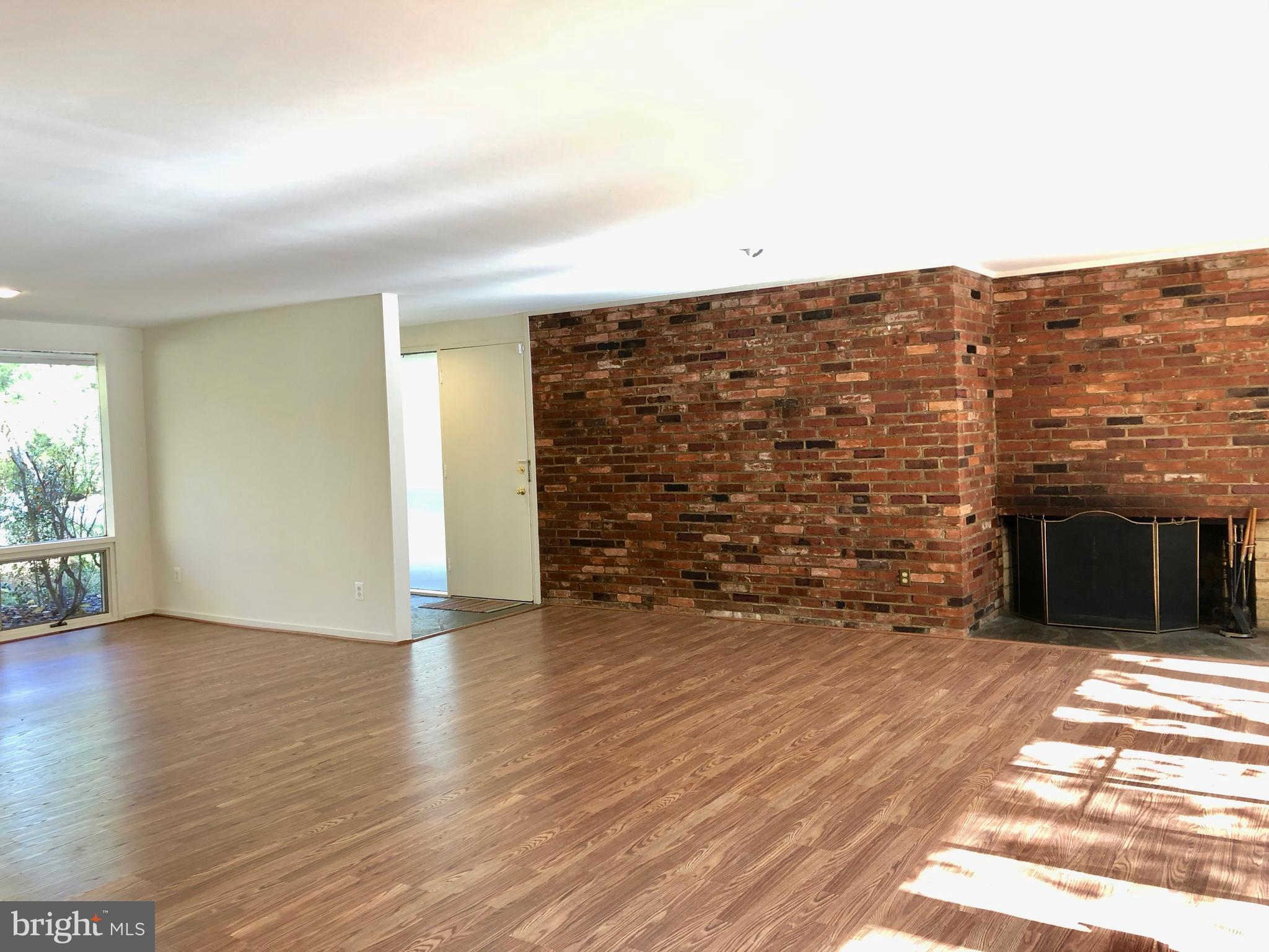 HOLLIN HILLS - Residential Lease