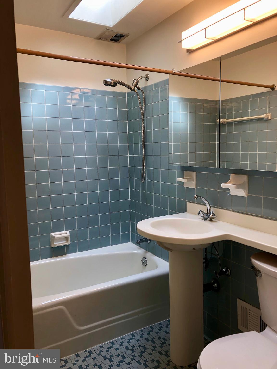 HOLLIN HILLS - Residential Lease