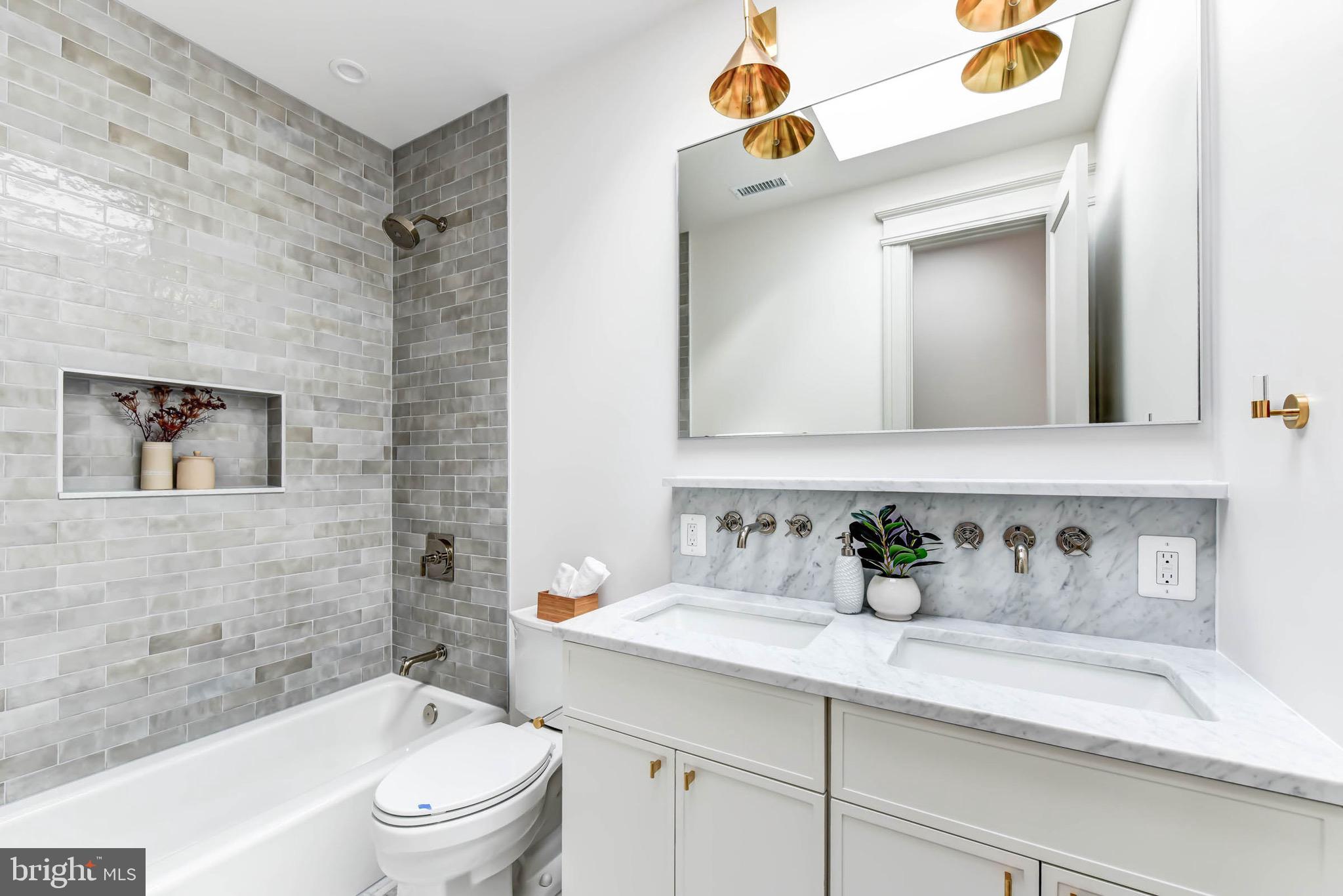 CAPITOL HILL - Residential