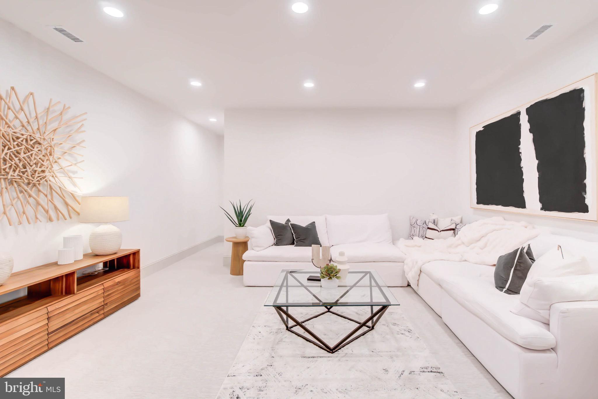 CAPITOL HILL - Residential