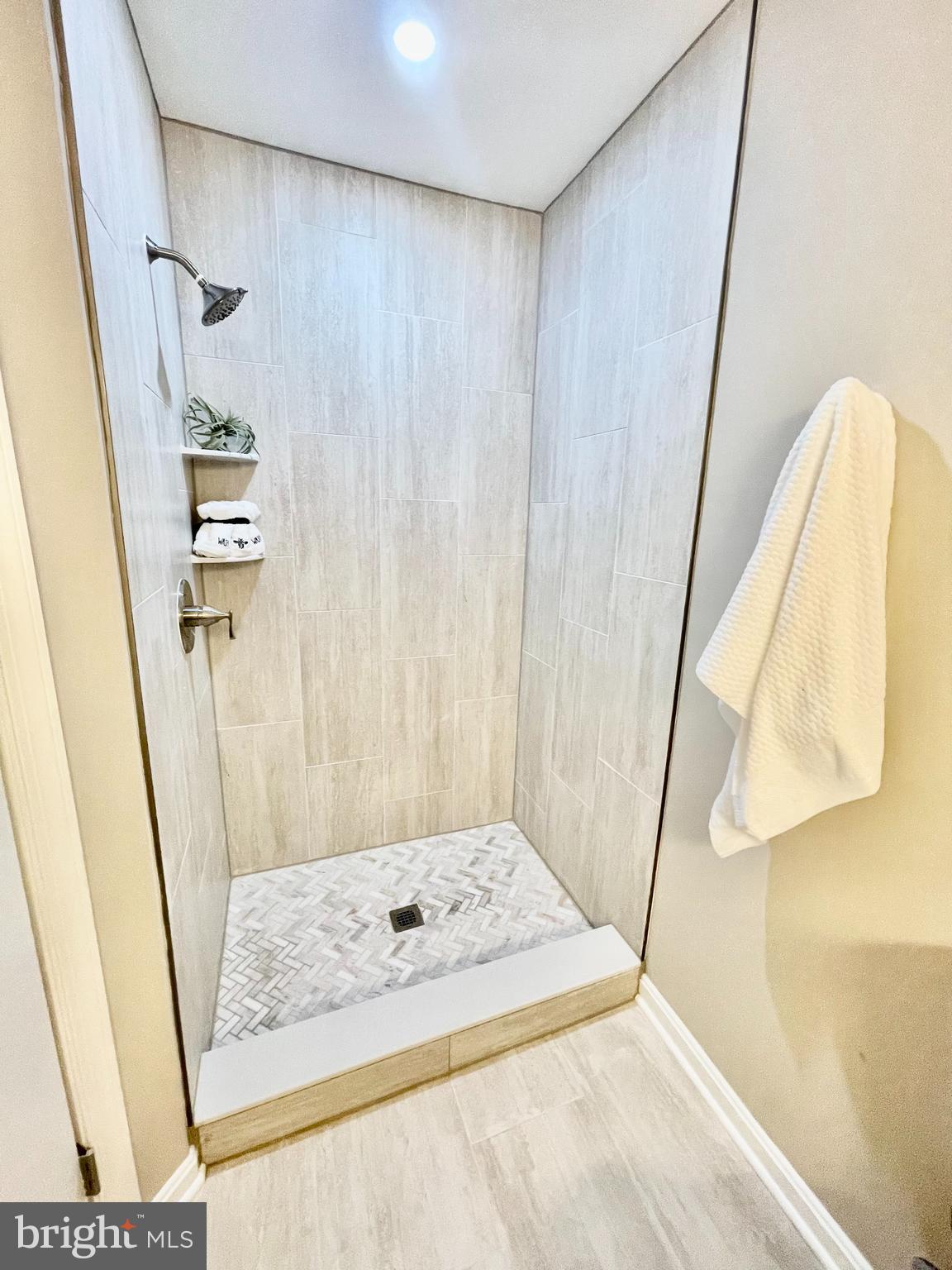 TOWNES OF ORANGE HUNT - Residential Lease