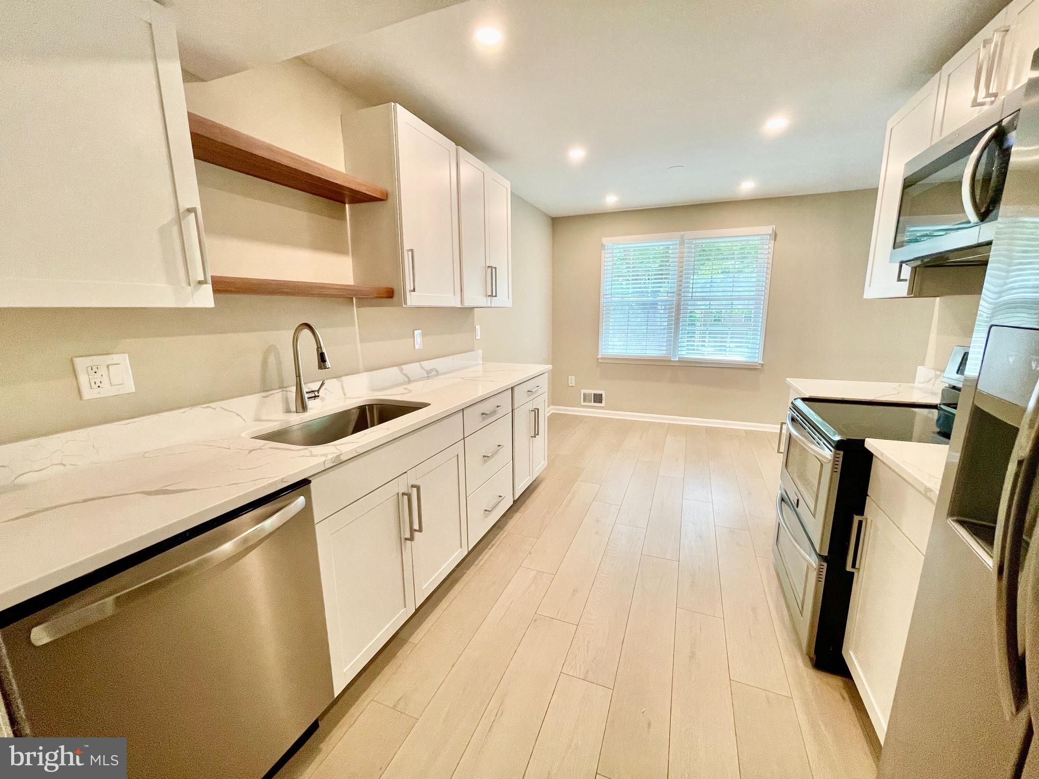 TOWNES OF ORANGE HUNT - Residential Lease