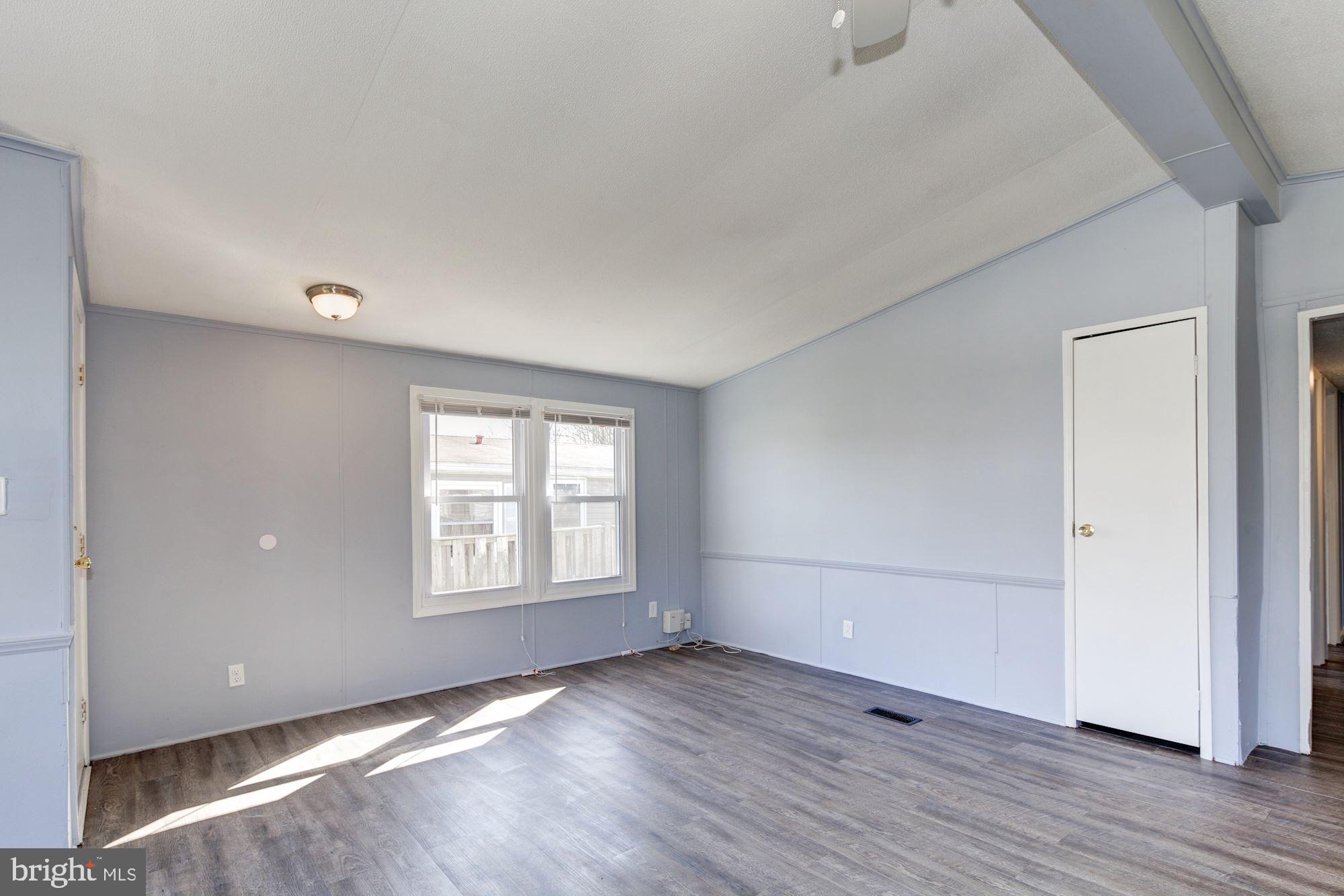 MOUNTAIN BUSH ESTATES - Residential Lease