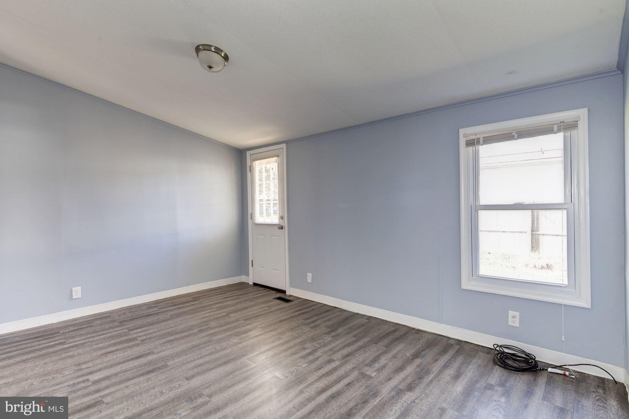 MOUNTAIN BUSH ESTATES - Residential Lease