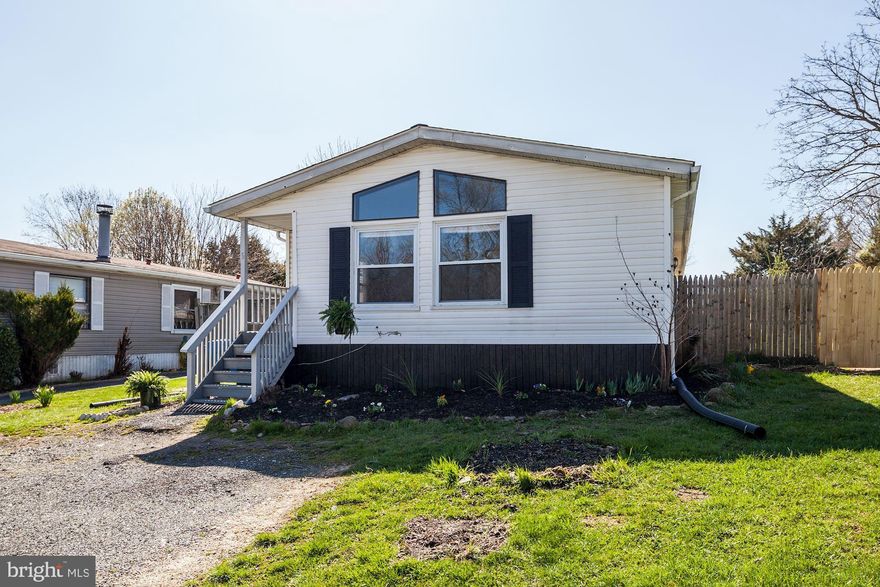 Welcome to this beautiful home!! The eat in kitchen is open to the family room. There is a washer and dryer in the home. Enjoy the deck and large flat yard with tons of privacy. This spectacular home won't last long!!Showings by appointment only, please do not contact the tenant. Call the Listing Agent for an appointment today!