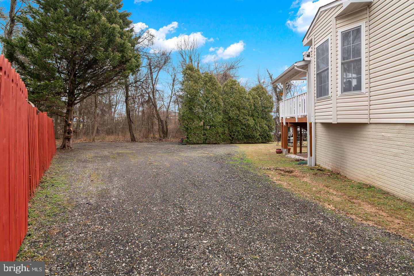 8252 GLEN COURT