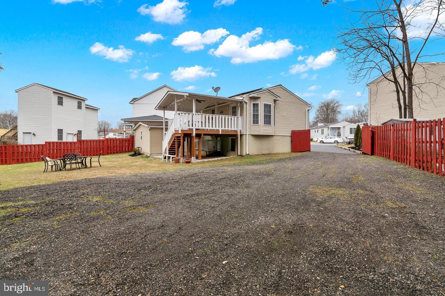 8252 GLEN COURT