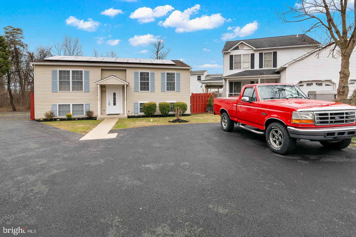 8252 GLEN COURT