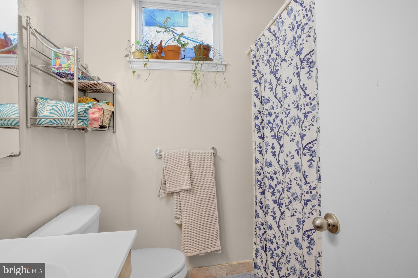 QUEEN VILLAGE - Residential Lease