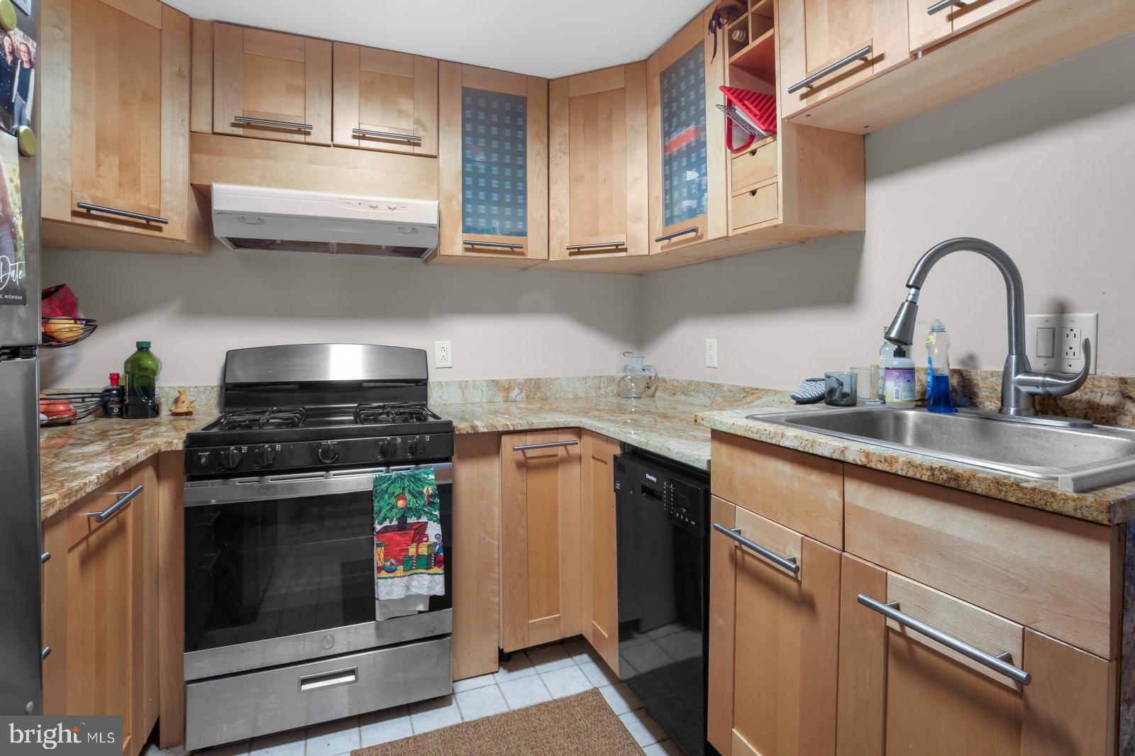 QUEEN VILLAGE - Residential Lease