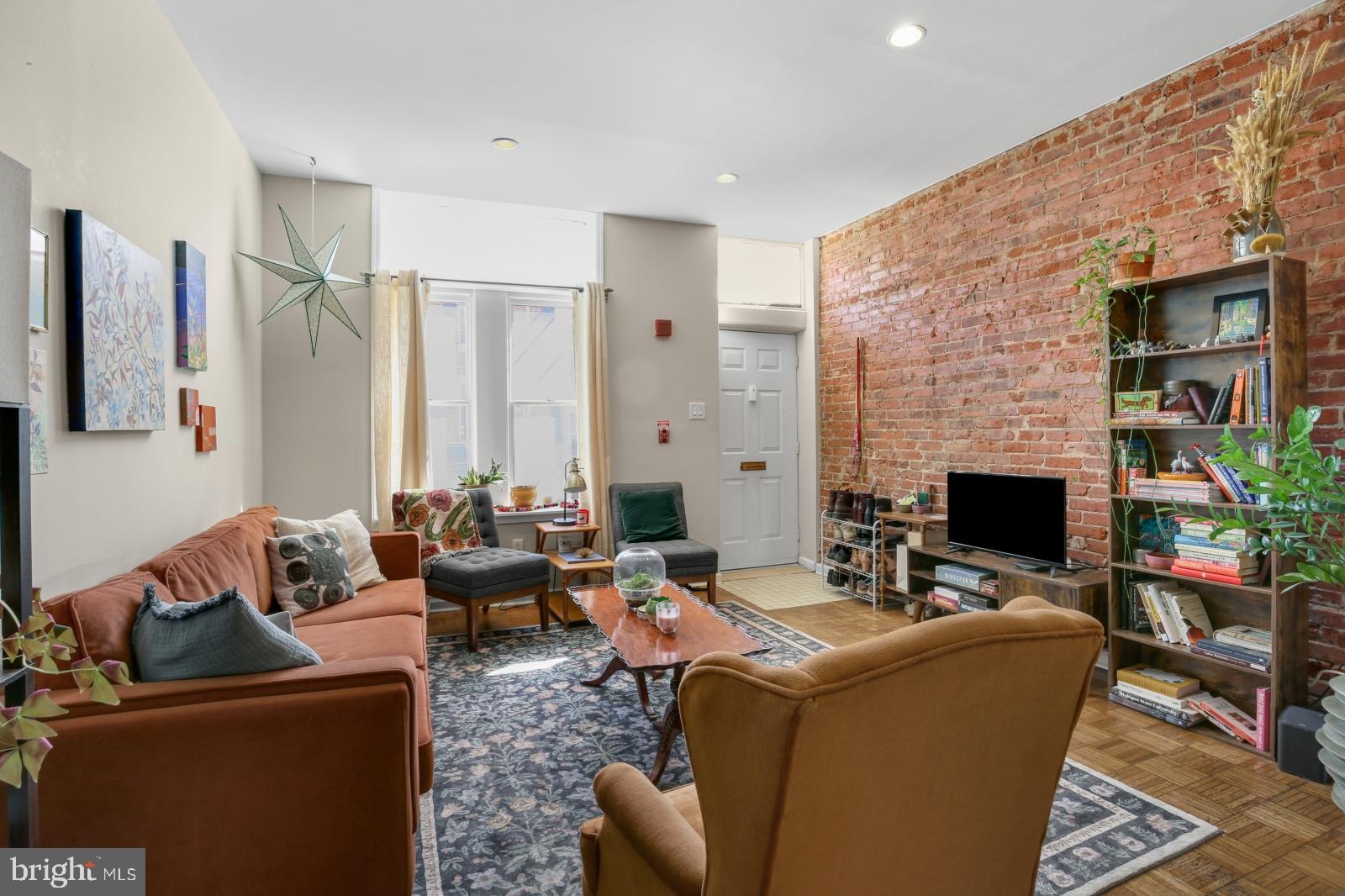 QUEEN VILLAGE - Residential Lease