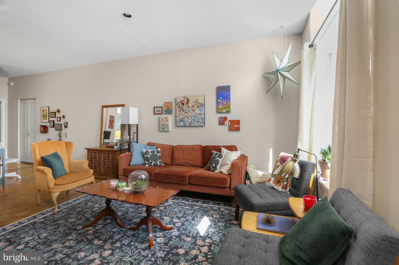 QUEEN VILLAGE - Residential Lease