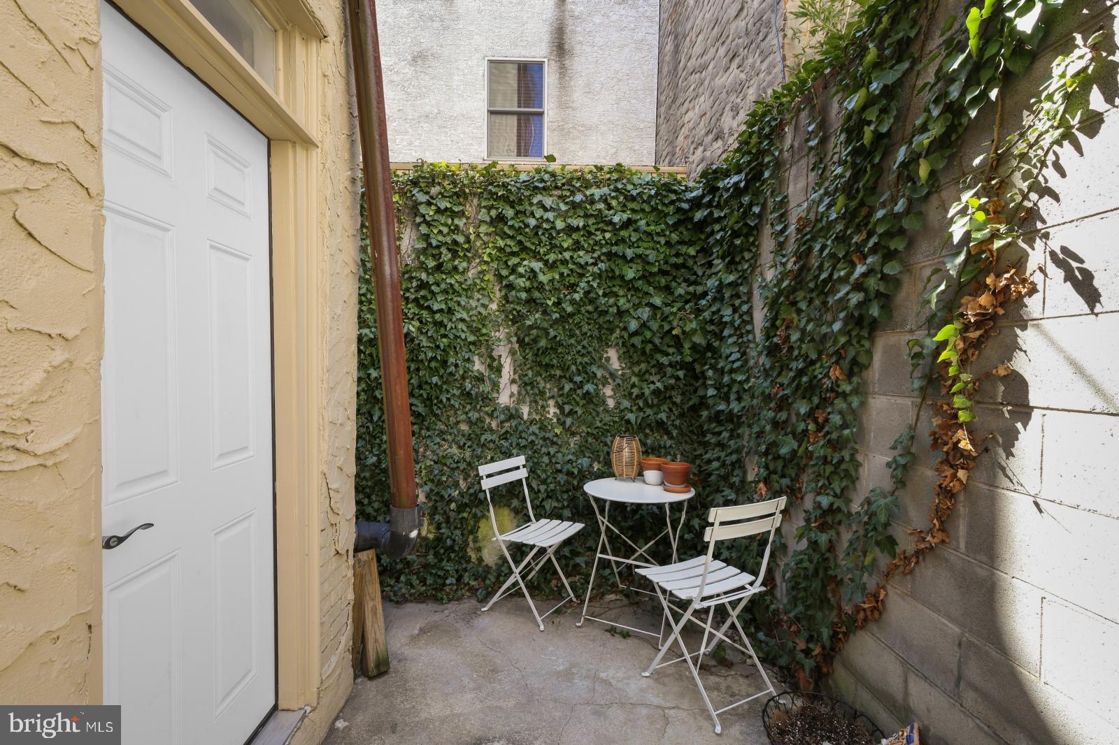 QUEEN VILLAGE - Residential Lease