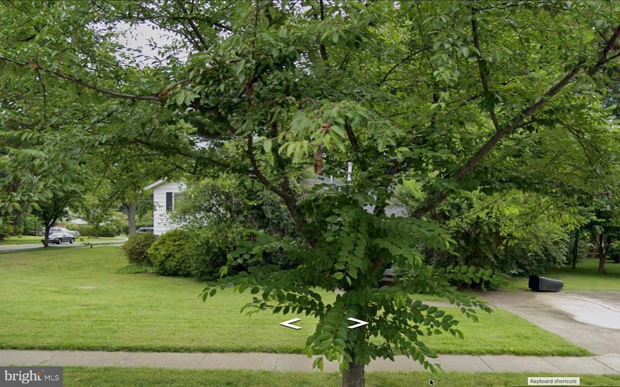 AS-IS ESTATE PROPERTY IN MONTROSE. PERFECT FOR INVESTOR OR A BUYER THAT WANTS TO UPDATE TO THEIR TASTE AND NEEDS.