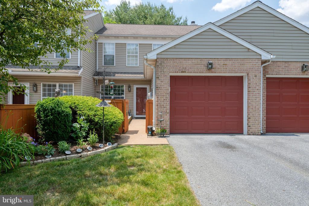 Photo of 136 PINNACLE POINT DR, LANCASTER, PA 17601 (MLS # PALA2035668)