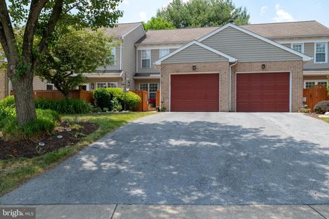 Photo of 136 PINNACLE POINT DR, LANCASTER, PA 17601 (MLS # PALA2035668)