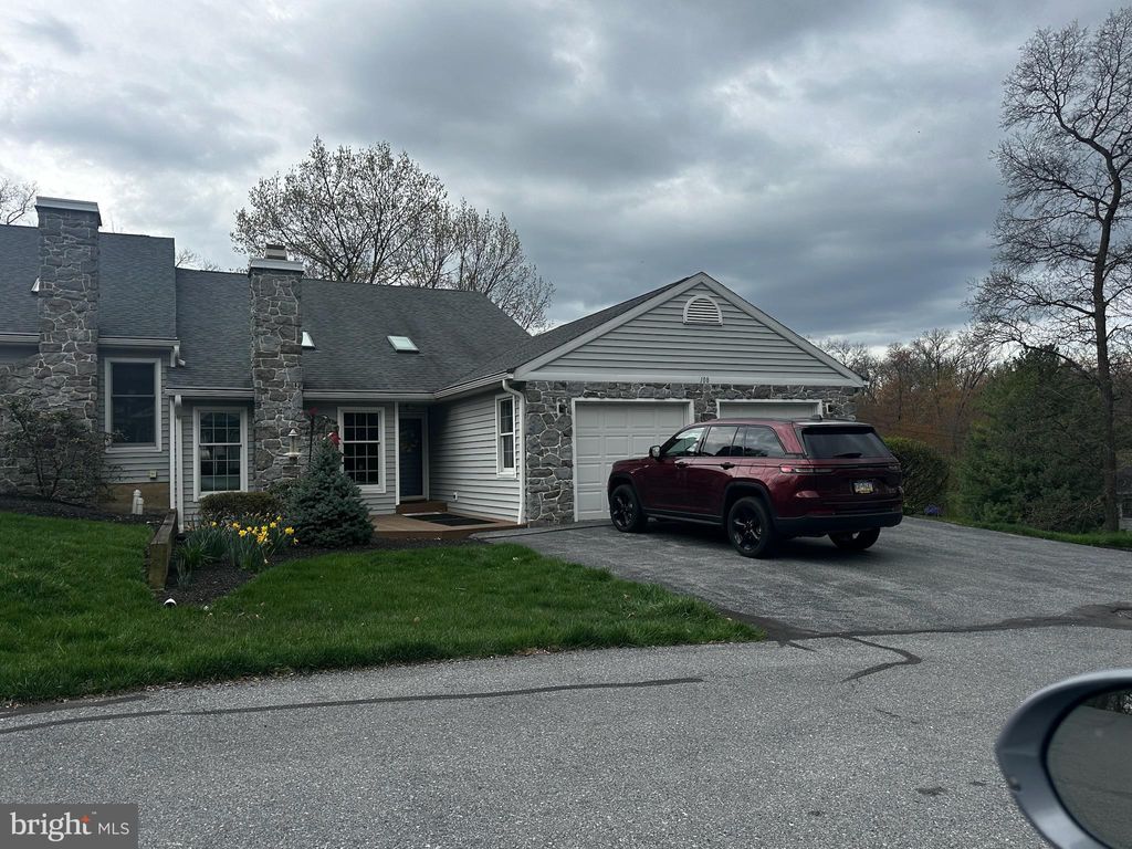 Photo of 108 Sawmill Run, ELIZABETHTOWN, PA 17022 (MLS # PALA2068134)