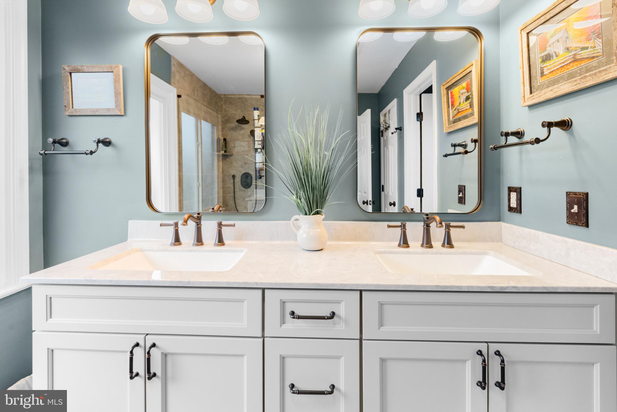 RIDGE POINTE - Residential