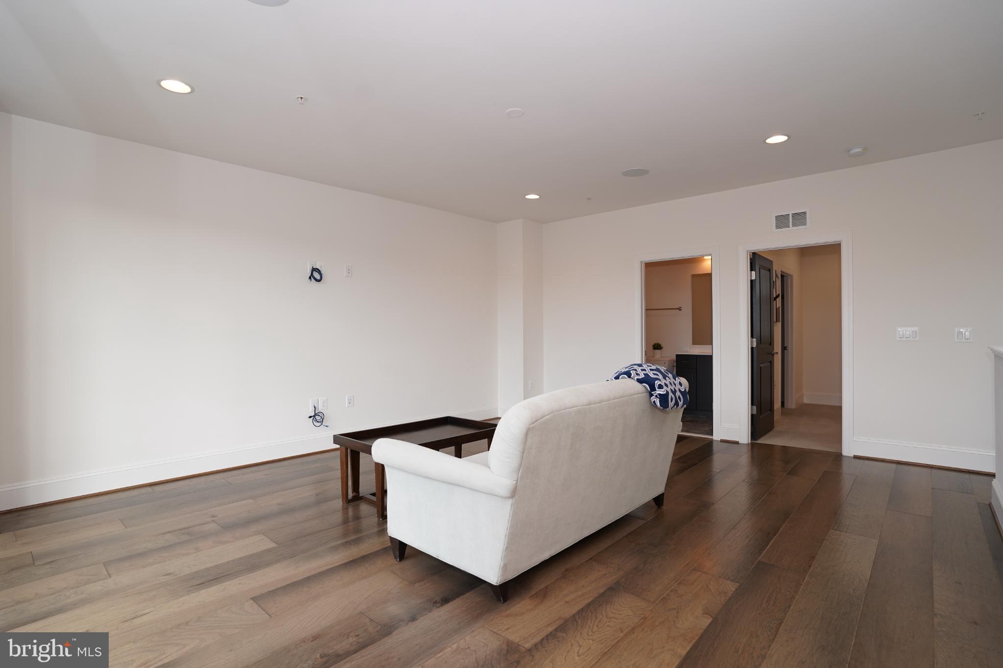 ONE LOUDOUN - Residential Lease