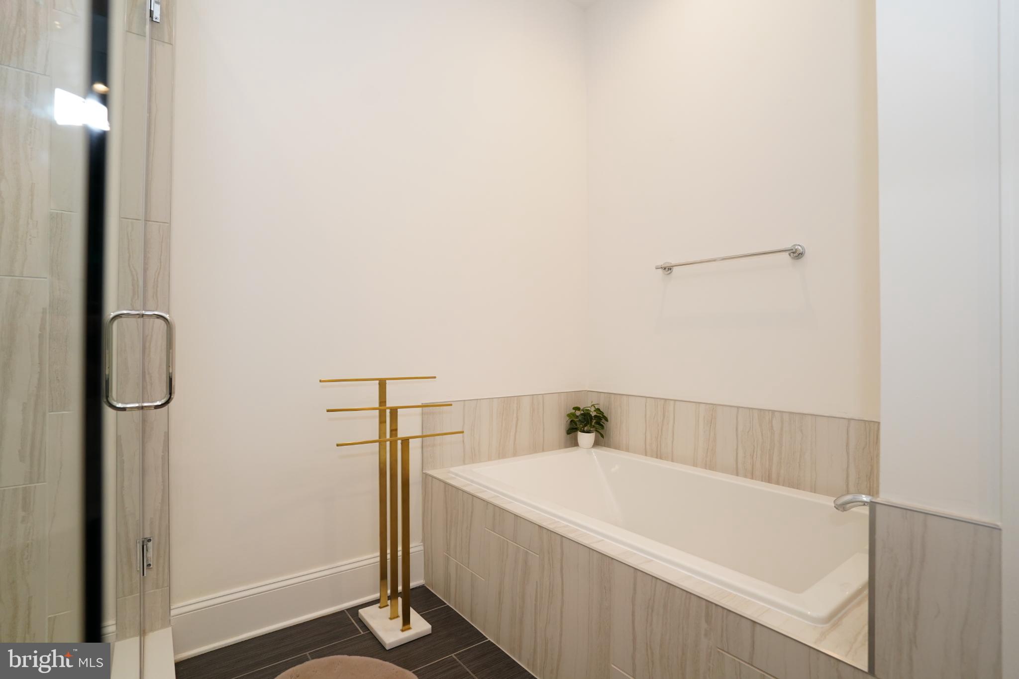 ONE LOUDOUN - Residential Lease