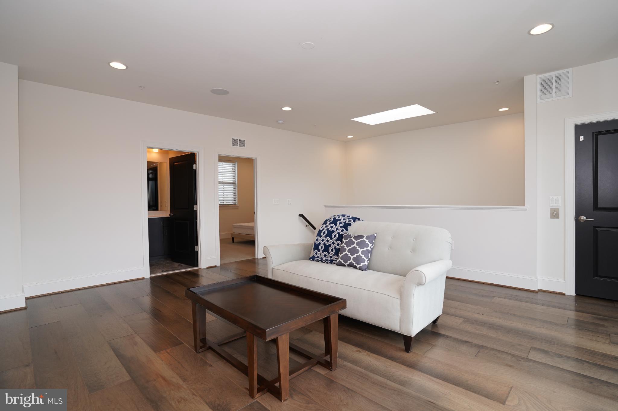 ONE LOUDOUN - Residential Lease