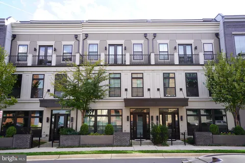 44655 Provincetown Drive, Ashburn, VA MLS: VALO2111472