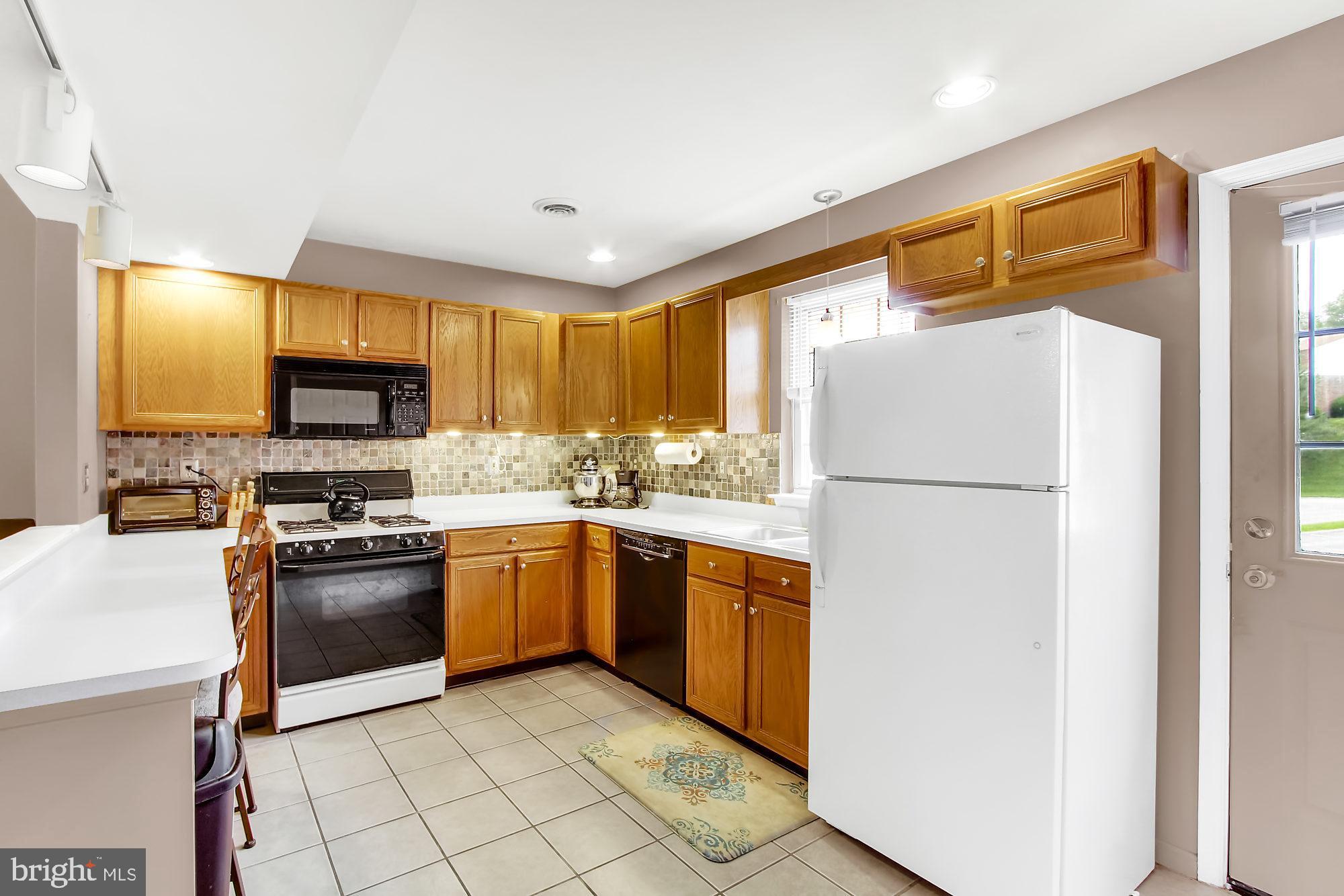 CROWN POINTE CONDOMINIUMS - Residential