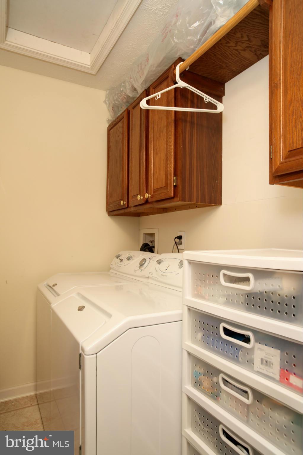 THE OAKTON - Residential Lease