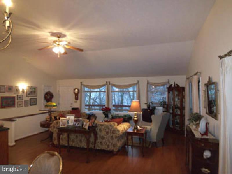 ROUSE MOUNTAIN - Residential