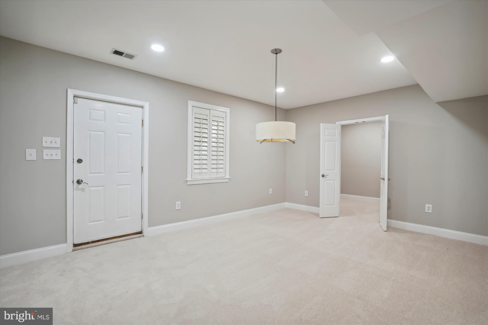 HIGHVIEW THREE - Residential