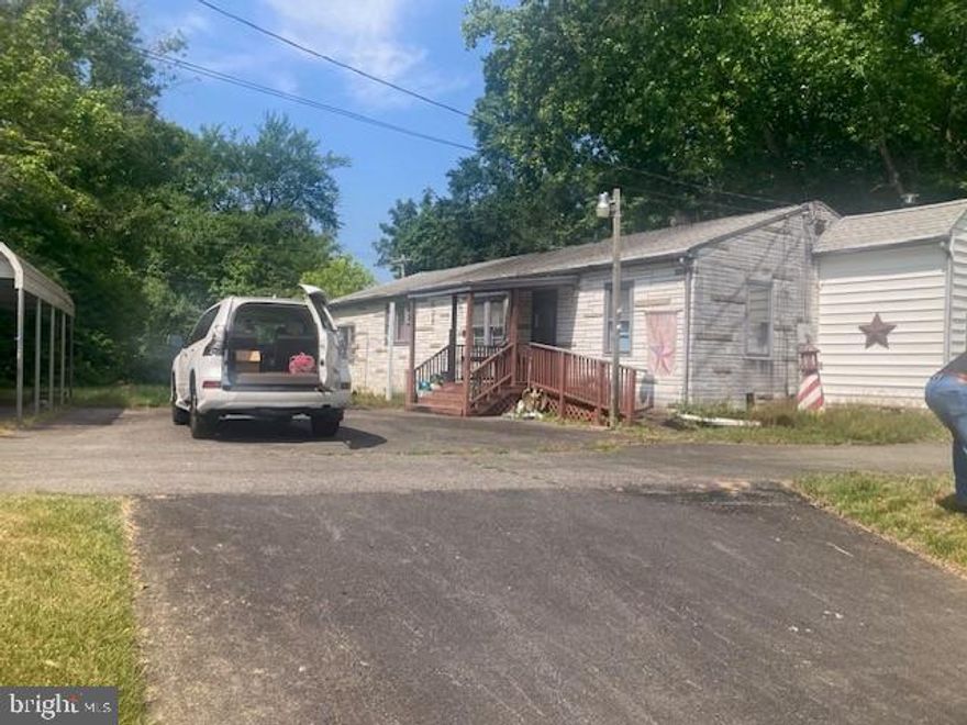 cash only, total rehab or possible tear down, value is in the lot