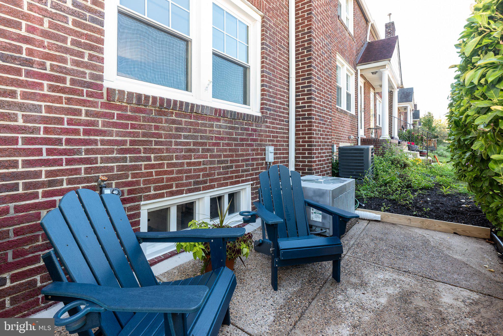 4 DOWLING AVENUE