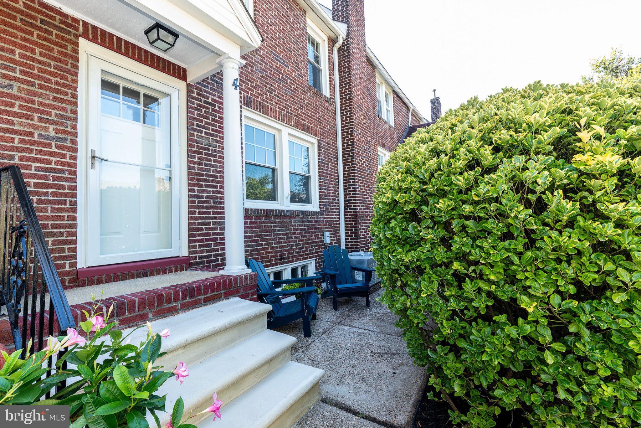 4 DOWLING AVENUE