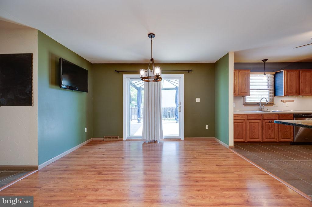 LIMESTONE VILLAGE - Residential