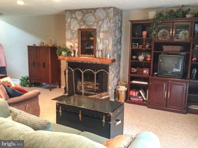 CARLTON SQUARE - Residential