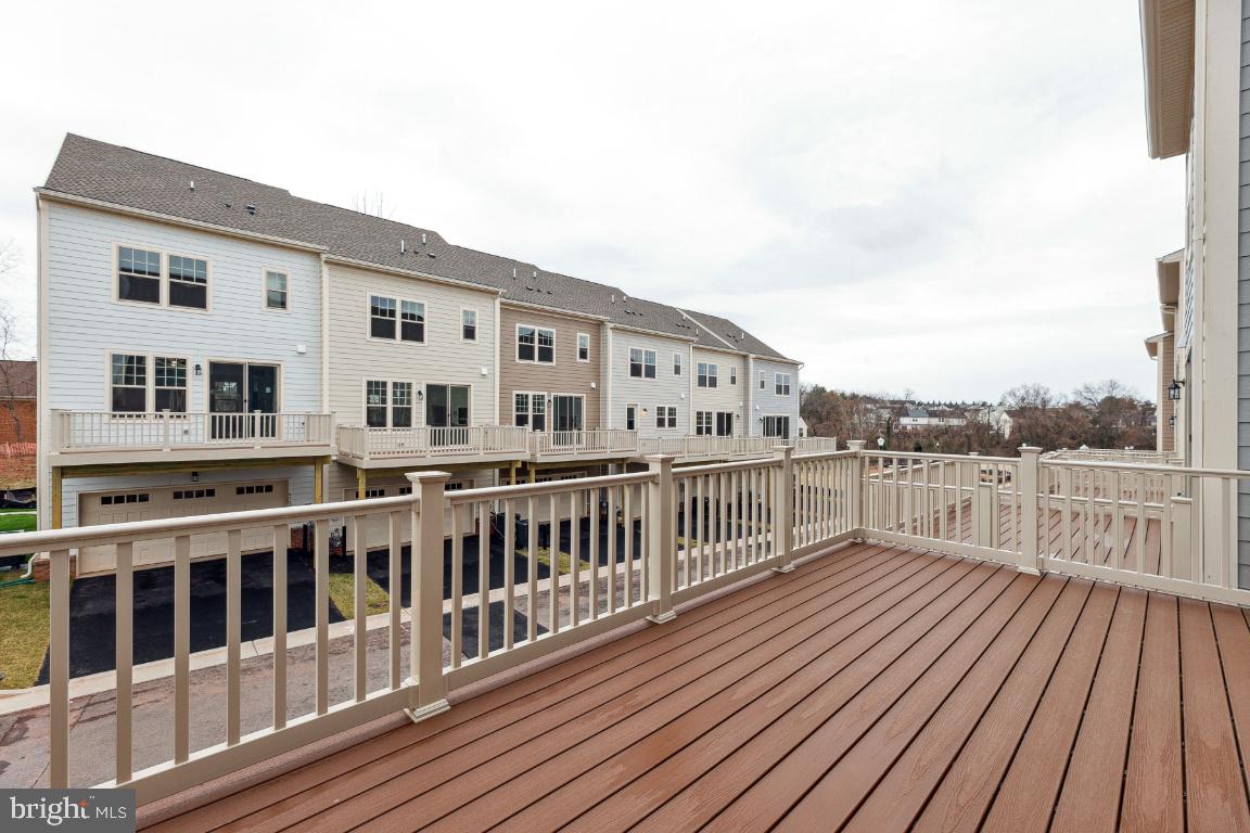 JEFFERSON SQUARE - Residential