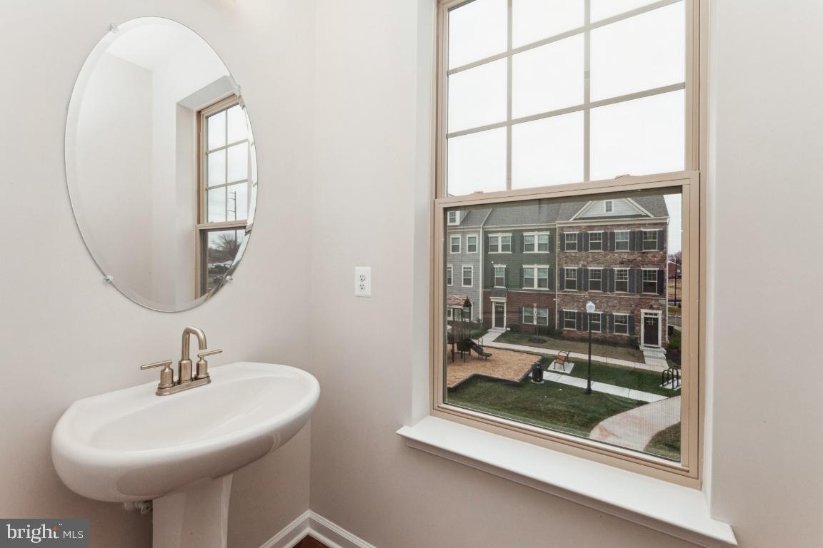 JEFFERSON SQUARE - Residential