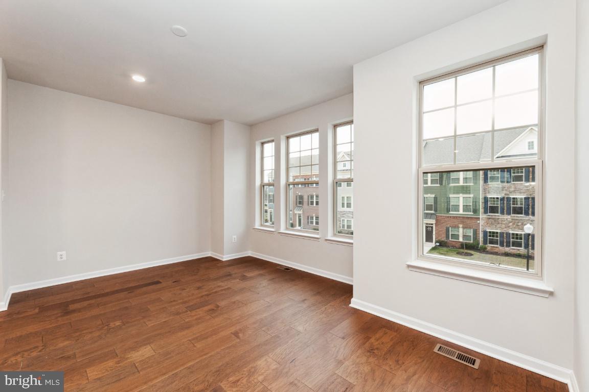 JEFFERSON SQUARE - Residential