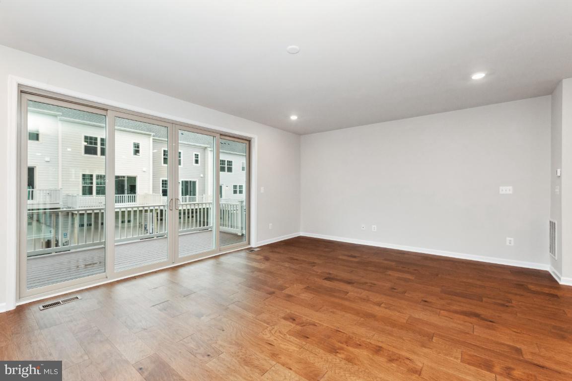 JEFFERSON SQUARE - Residential