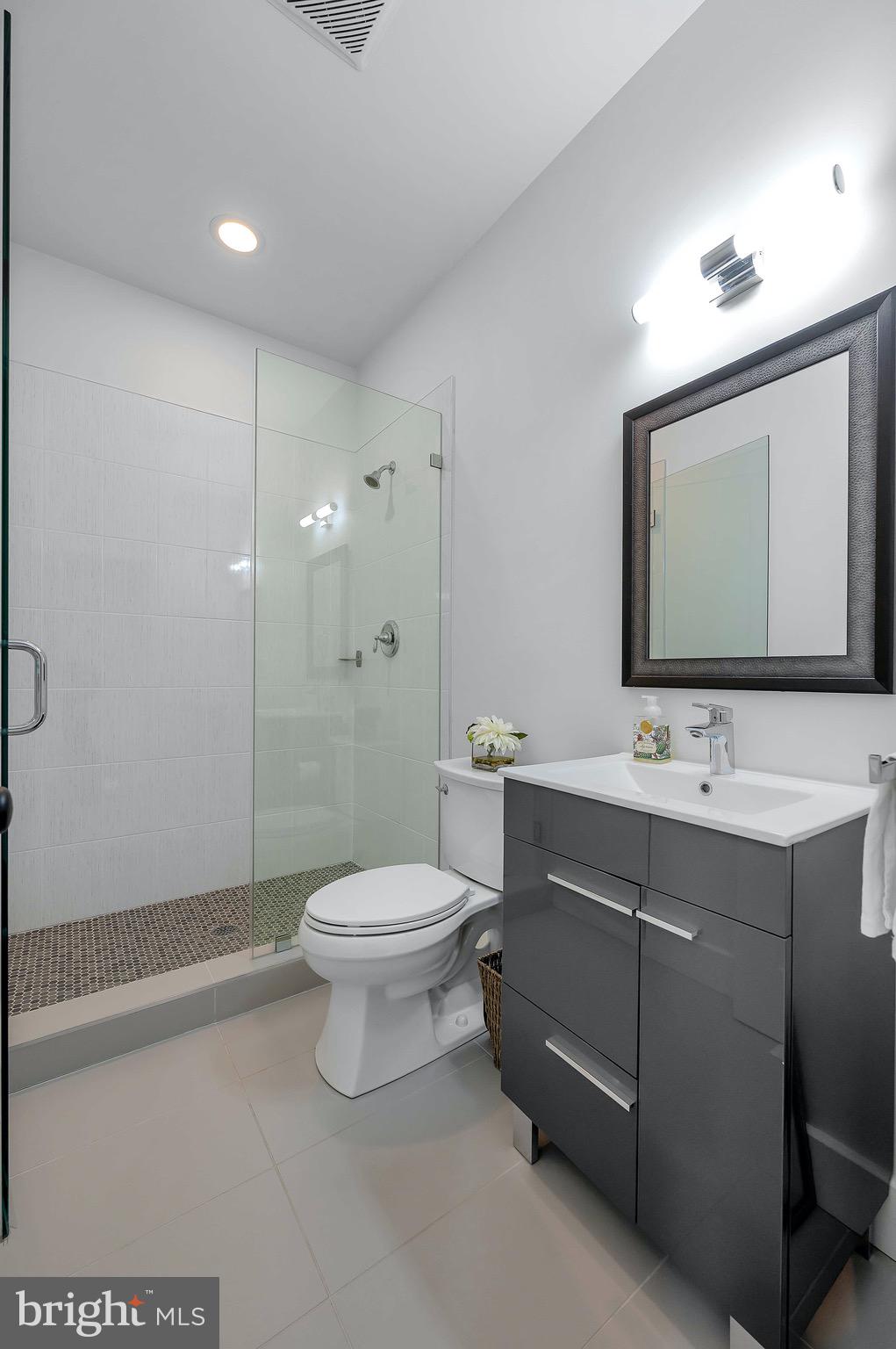 GLADWYNE - Residential