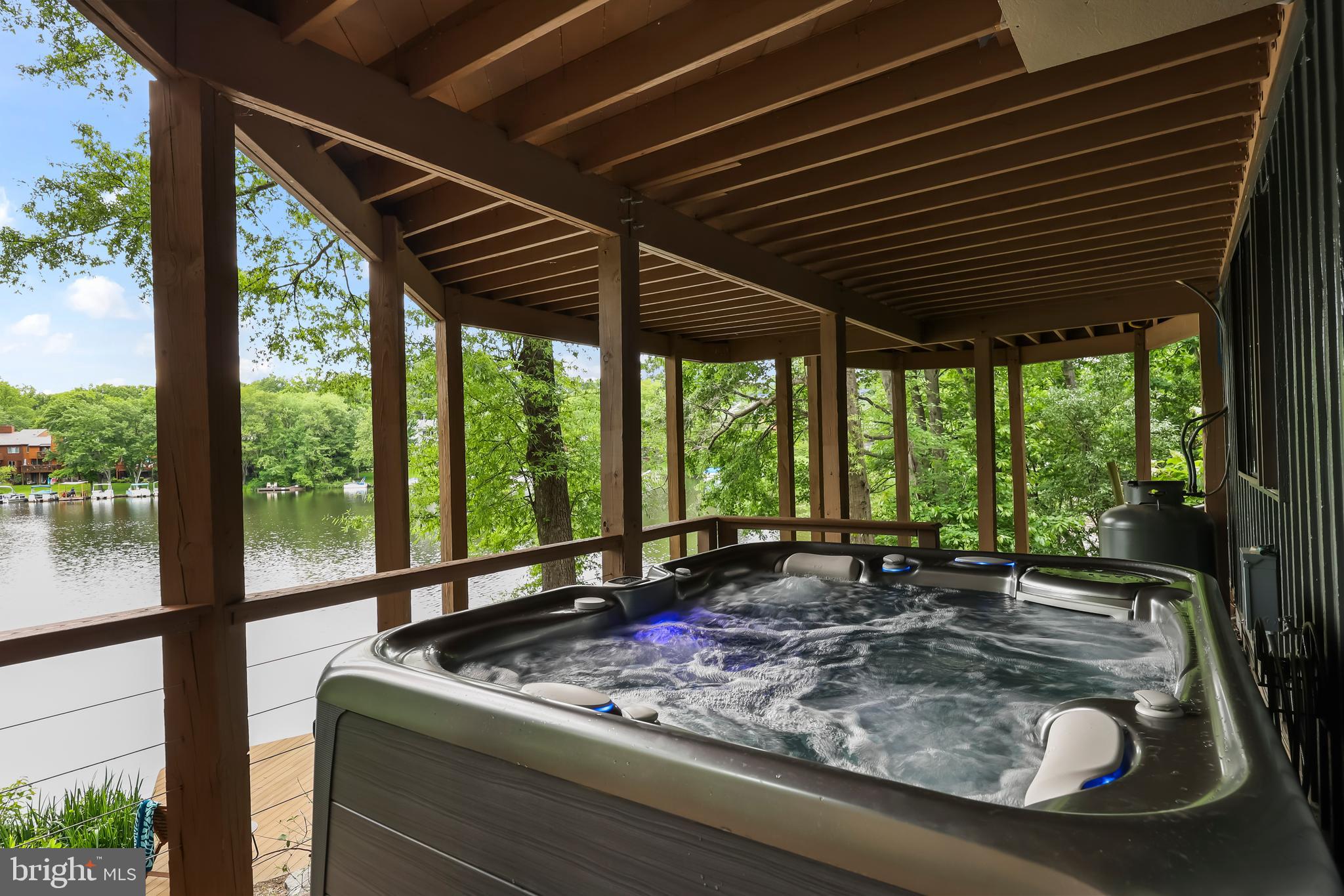 RESTON - Residential