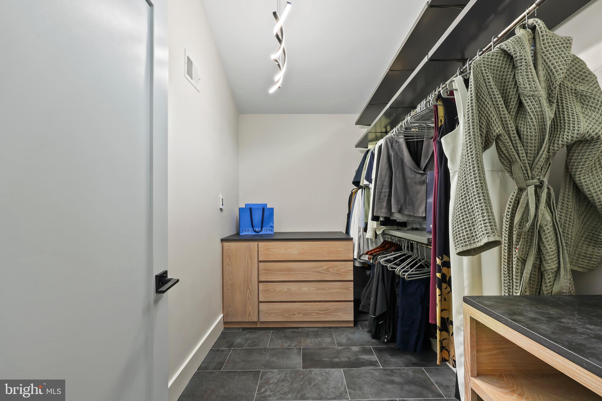 RESTON - Residential