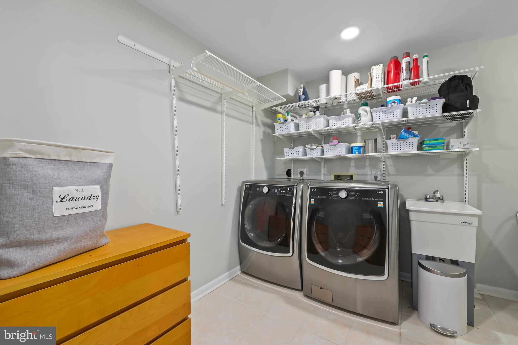 RESTON - Residential