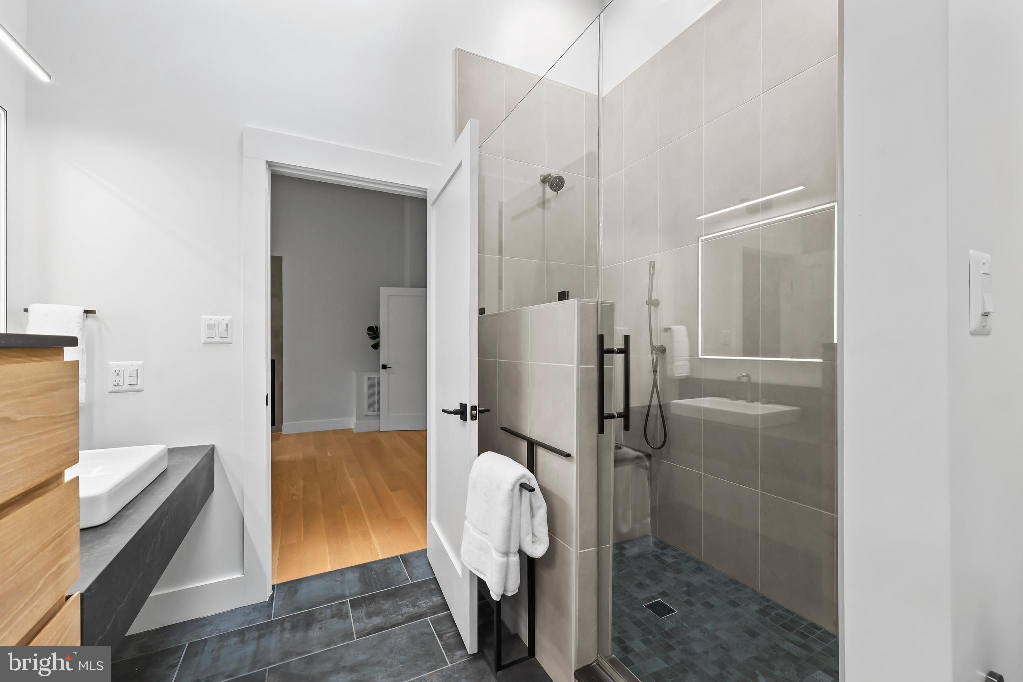 RESTON - Residential