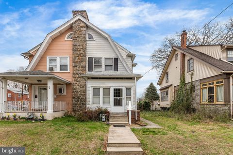 Townhouse For Sale - 523 Collingdale Avenue<br/> Delaware County, DARBY, PA 19023
